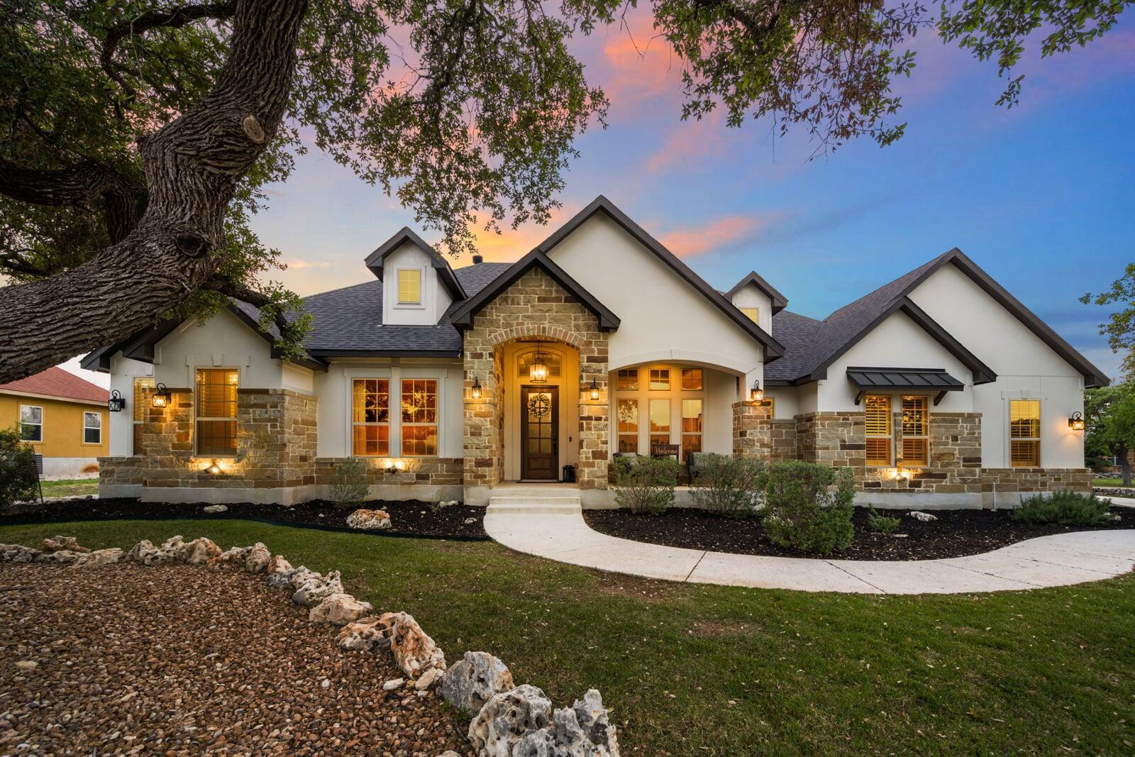 Colonial Meets Scandinavian Modern Architecture: How Traditional Structure and Modern Simplicity Work Together