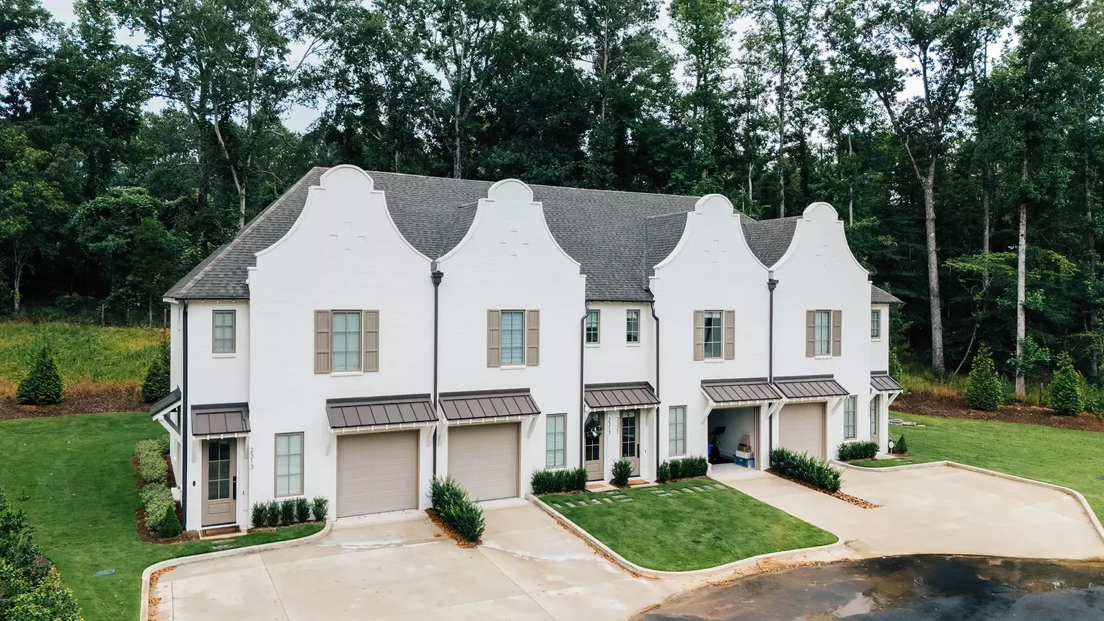 Townhouse WithTraditional parapet